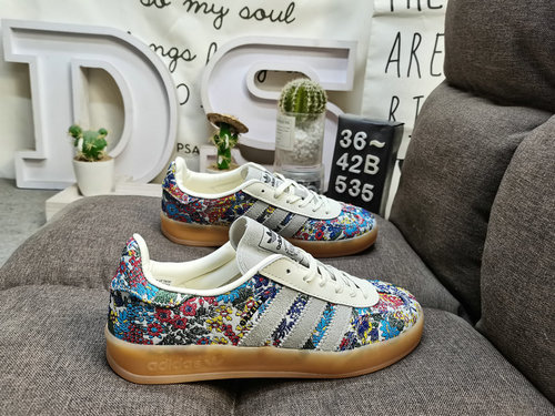 535D Adidas Gazelle Indoor JP5309 casual, wear-resistant, lightweight, low top board shoes. This Adi