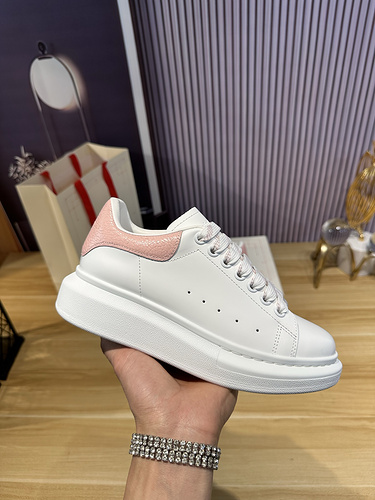 McQueen * couple code: 0514C40 Size: Female 34-41, Male 38-46 (Female size 34) 40.41, men's size 38.