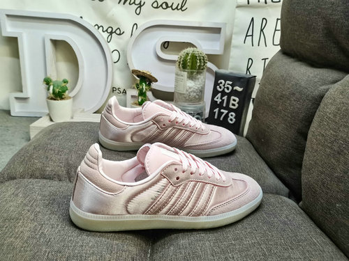 The classic Originals of 178Adidas SAMBA OG W HQ5158 in recent years are made of genuine suede leath